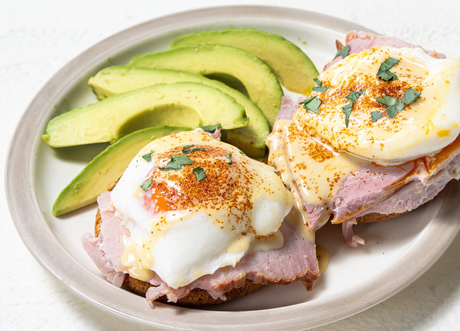 quick-eggs-benedict-with-chipotle-hollandaise-sauce-recipe