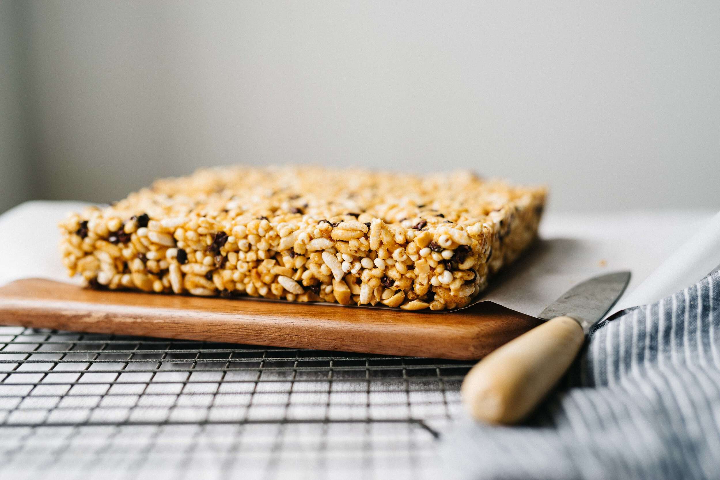 quinoa-breakfast-bars-with-bee-pollen-recipe