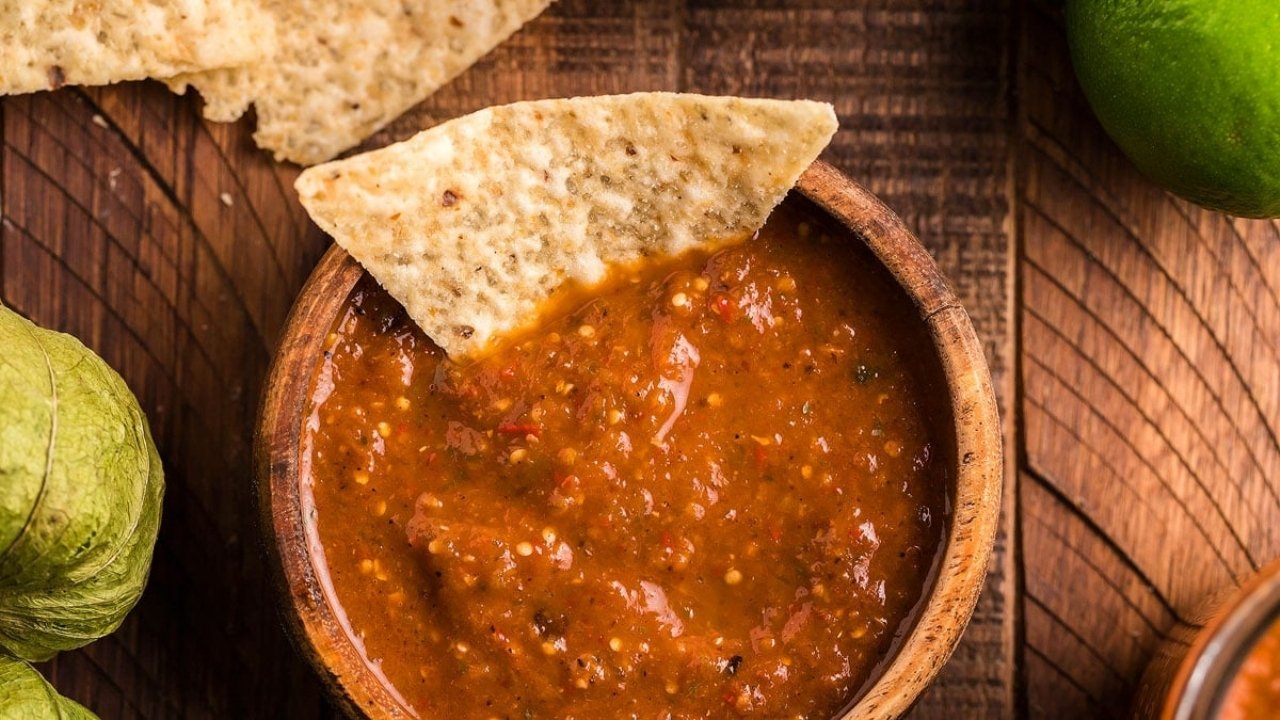 red-tomatillo-salsa-recipe