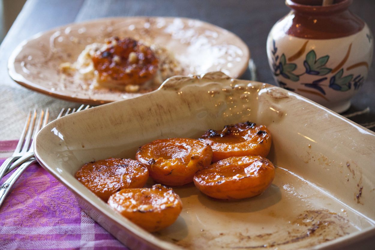 roasted-apricots-with-ricotta-and-honey-recipe