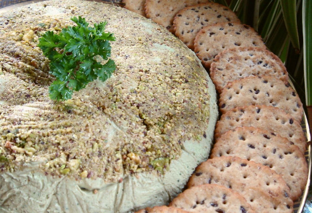 roasted-garlic-and-avocado-pate-recipe