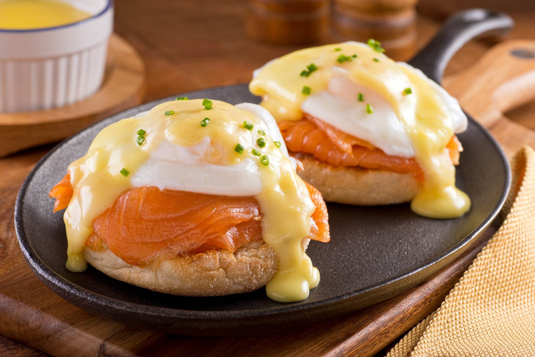 smoked-salmon-eggs-benedict-recipe